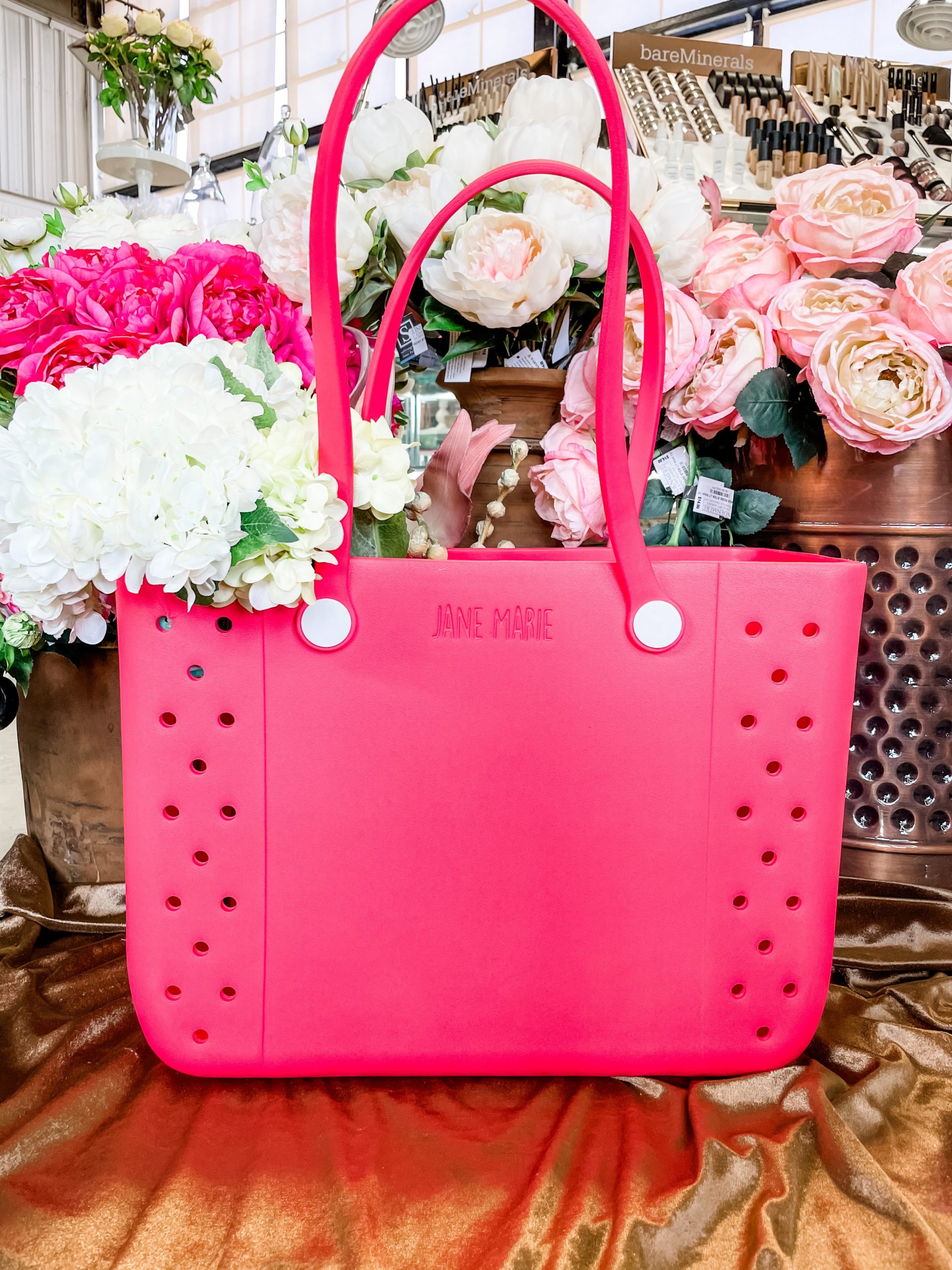 https://www.lindenmere.market/wp-content/uploads/2021/05/Pink-Tote-scaled.jpg
